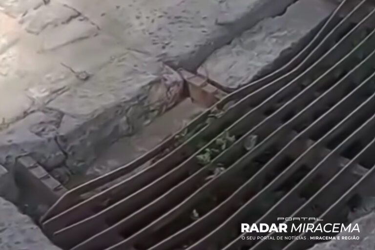 Moradores denunciam abandono e cobram melhorias na infraestrutura no bairro Vila Nova após acidente relacionado a falhas estruturais.